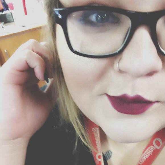 Meet your Posher, Mandi - Picture 1 of 1